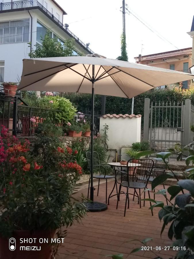 Alloggio Per Uso Turistico Da Margherita Fiuggi Luaran gambar